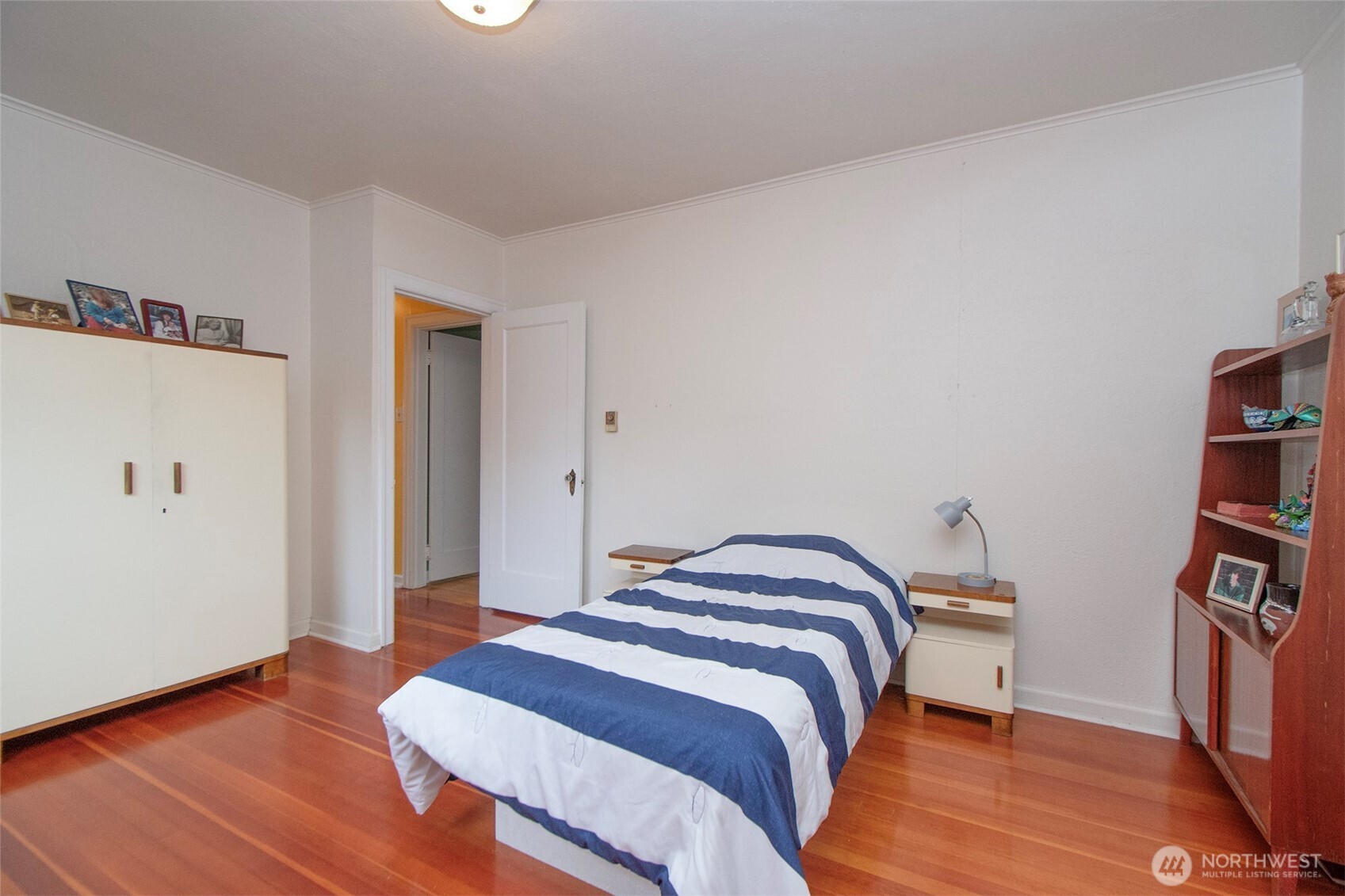 216 E 10TH Street