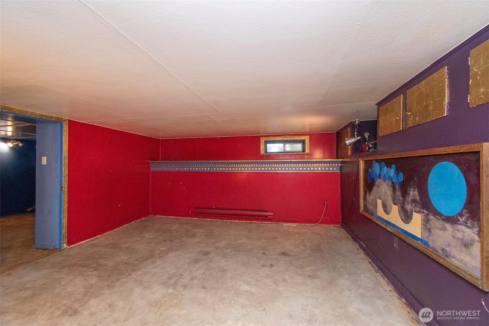 216 E 10TH Street