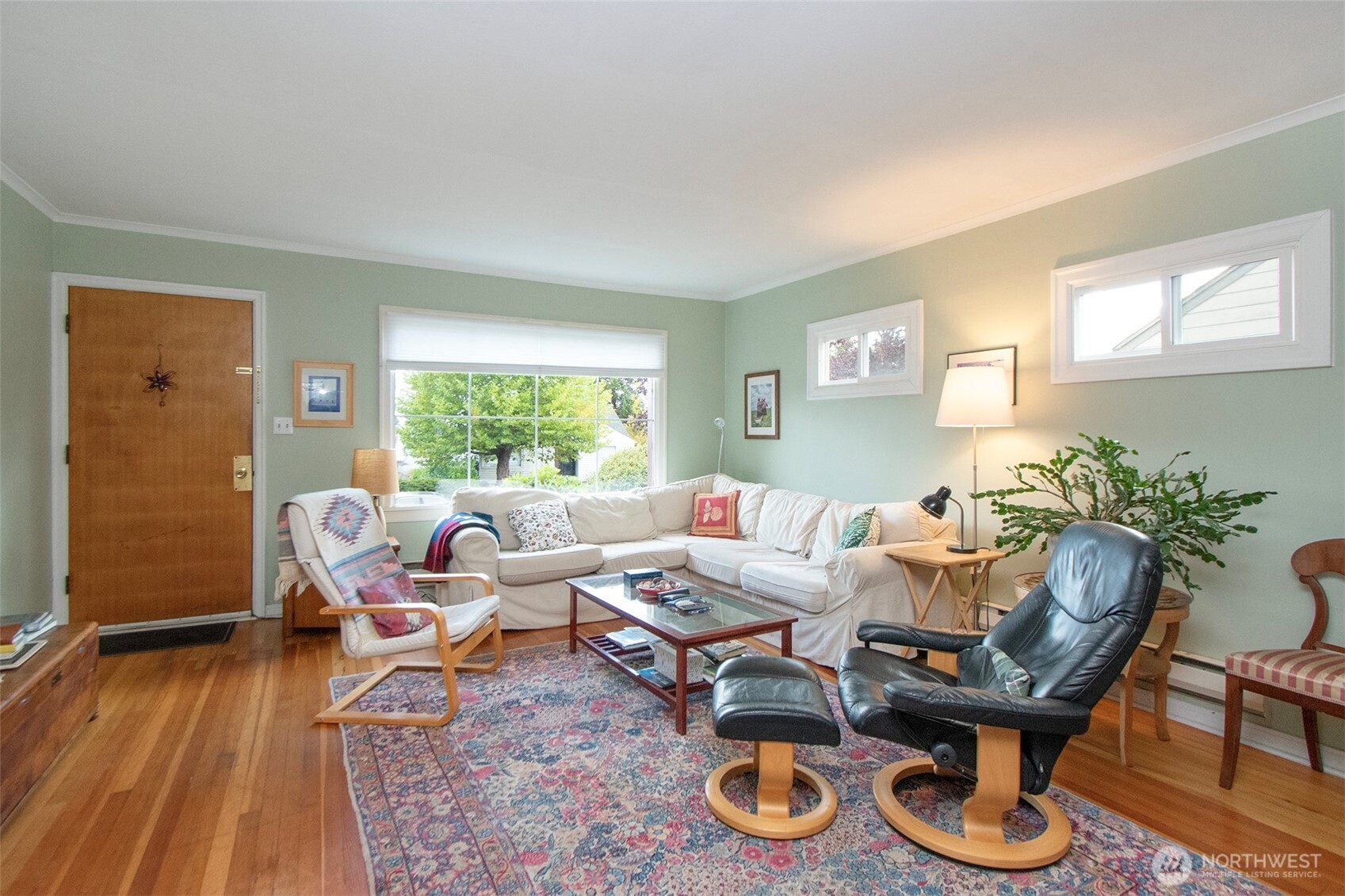 216 E 10TH Street