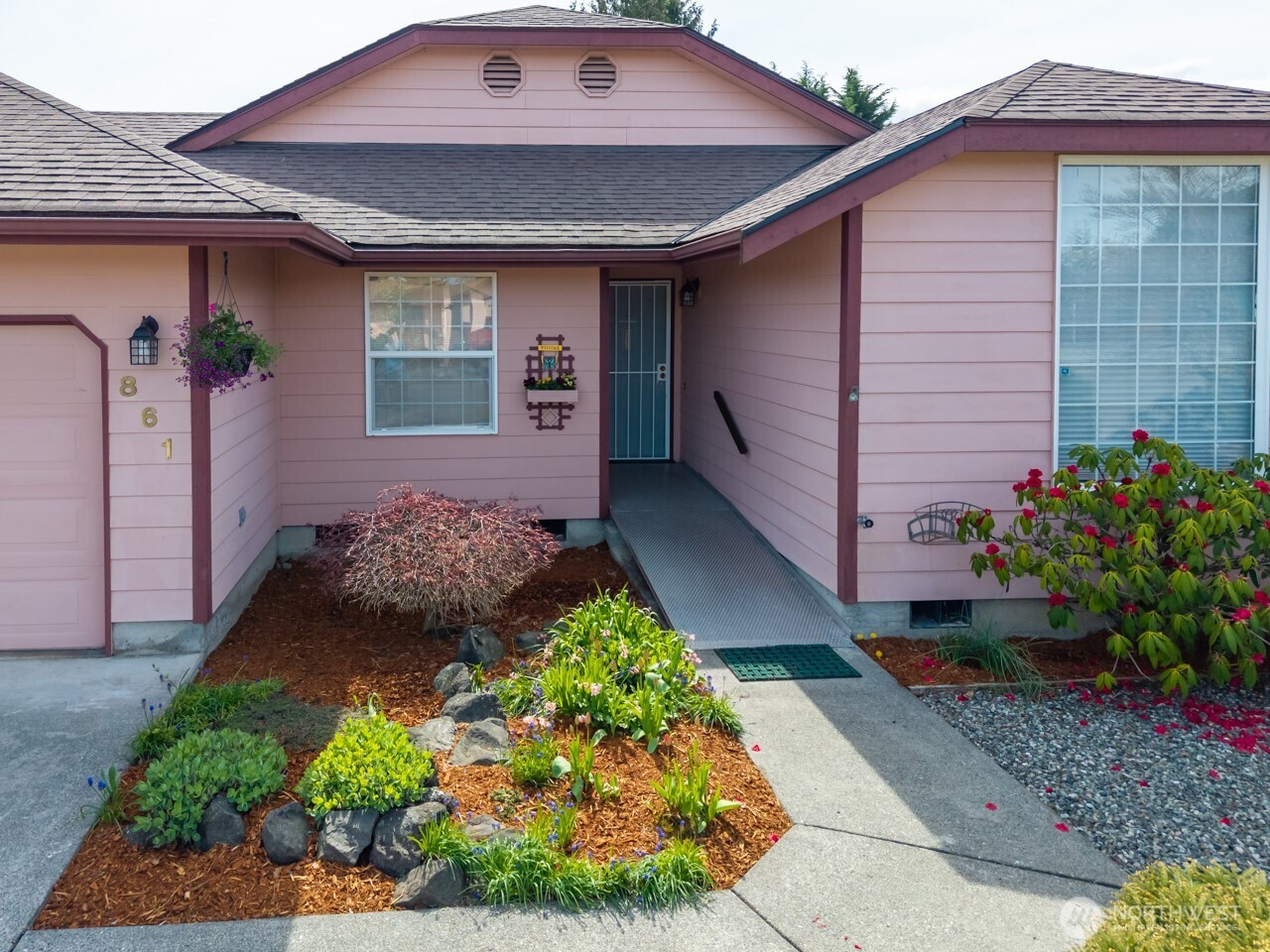 861 E Spruce