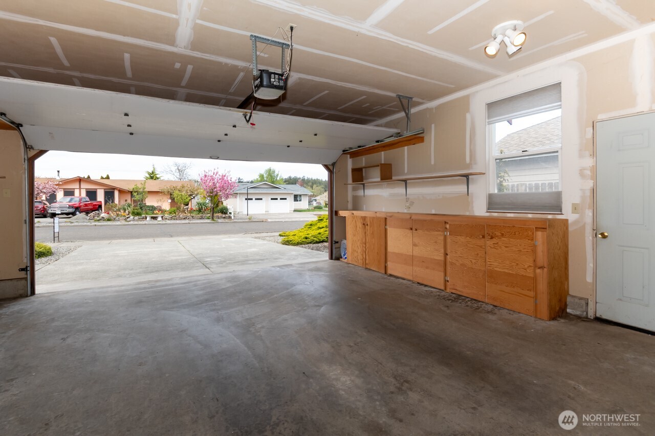 861 E Spruce