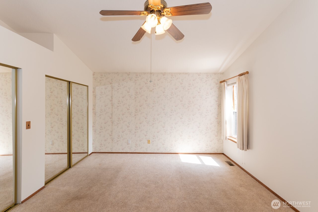 861 E Spruce