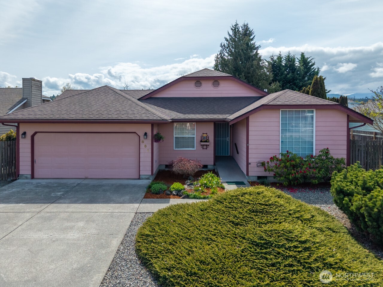 861 E Spruce