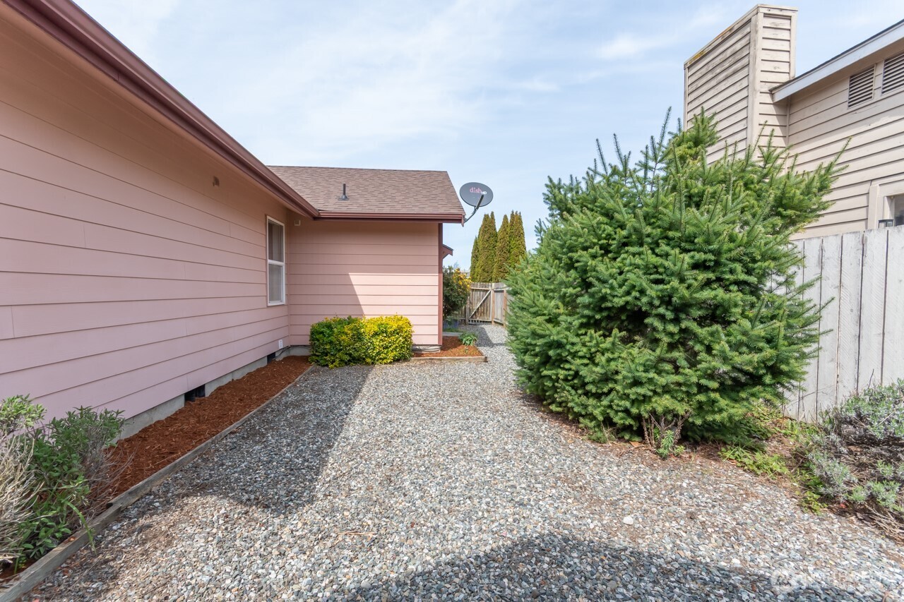861 E Spruce
