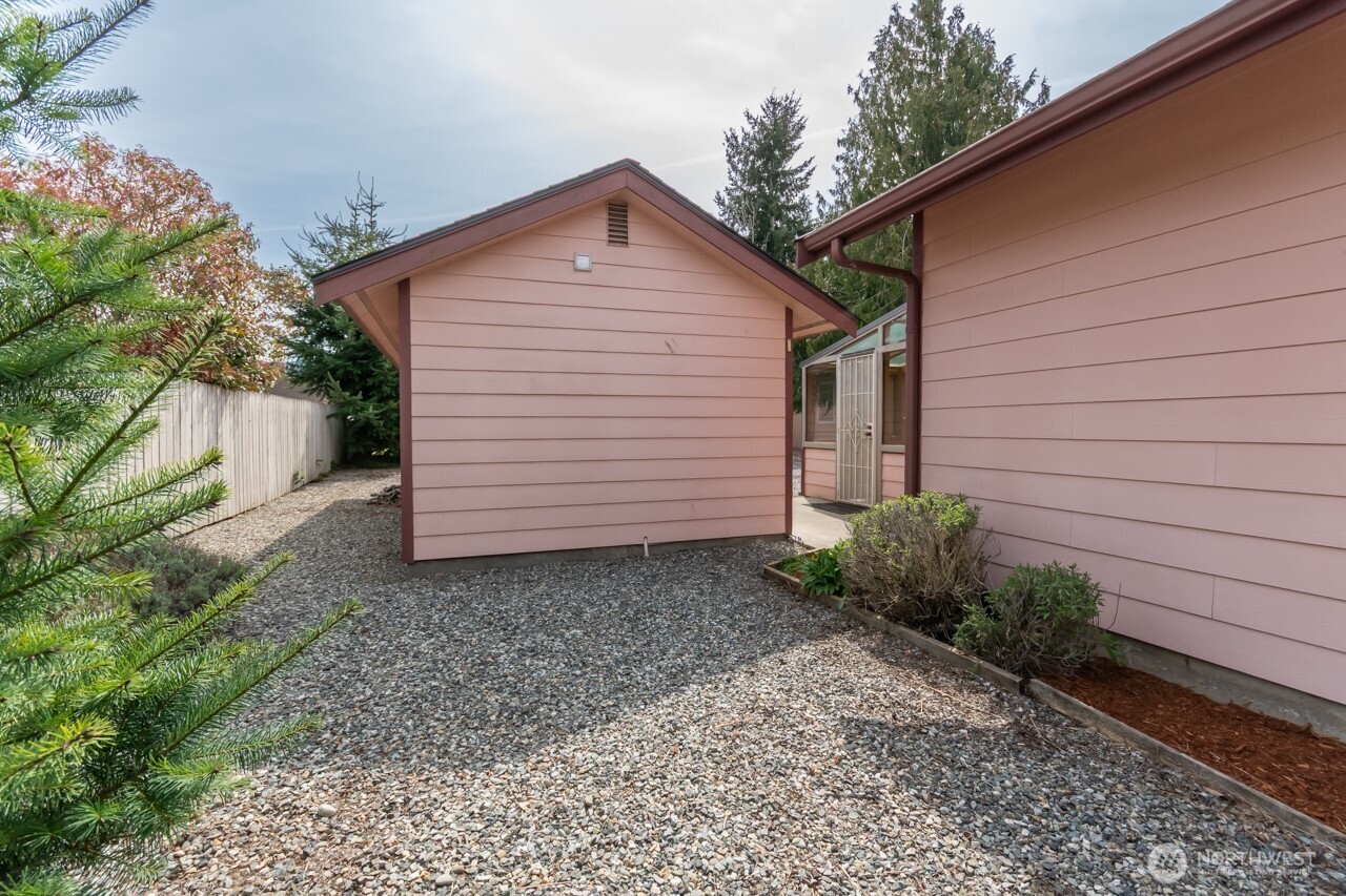 861 E Spruce