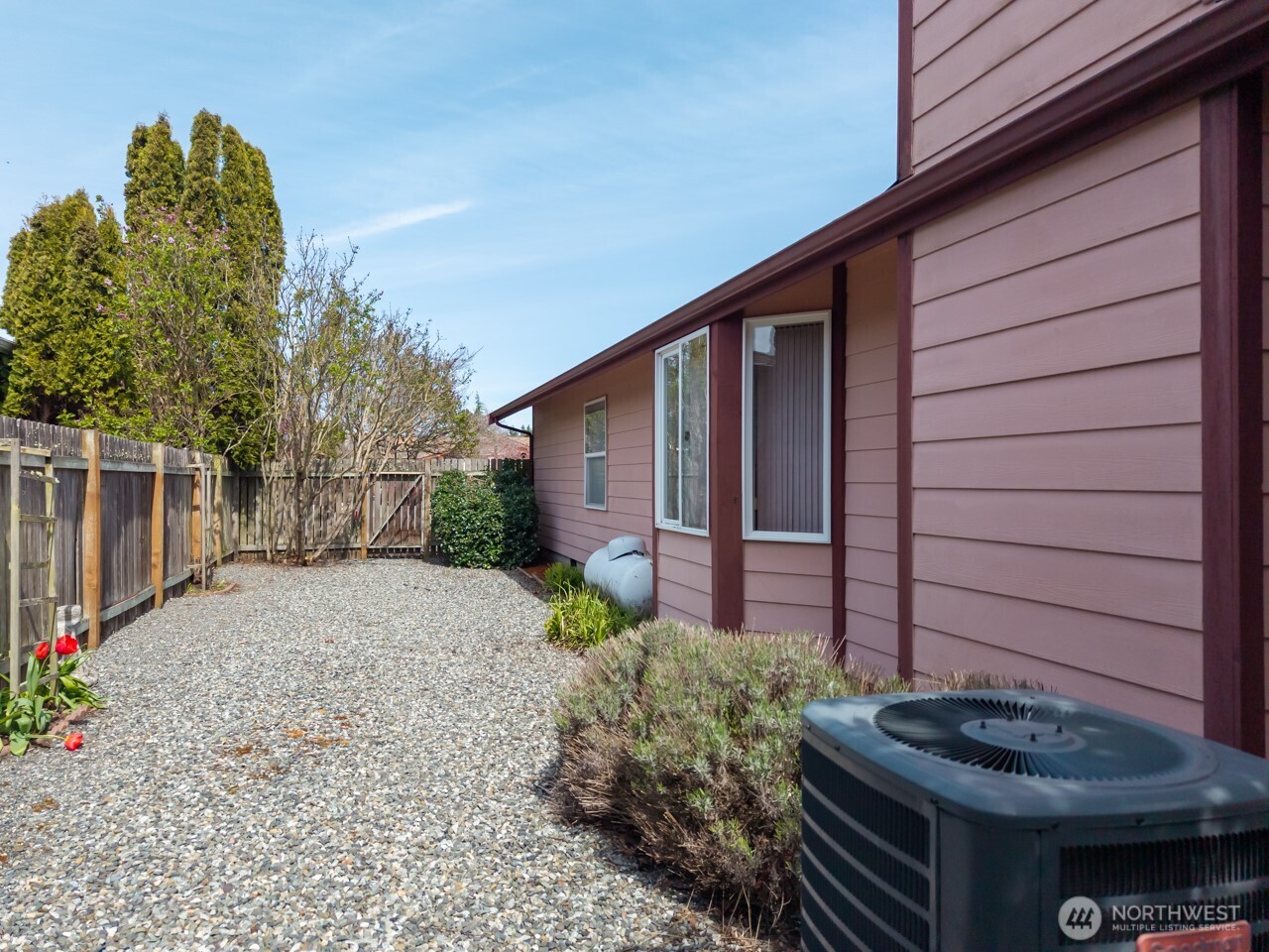 861 E Spruce