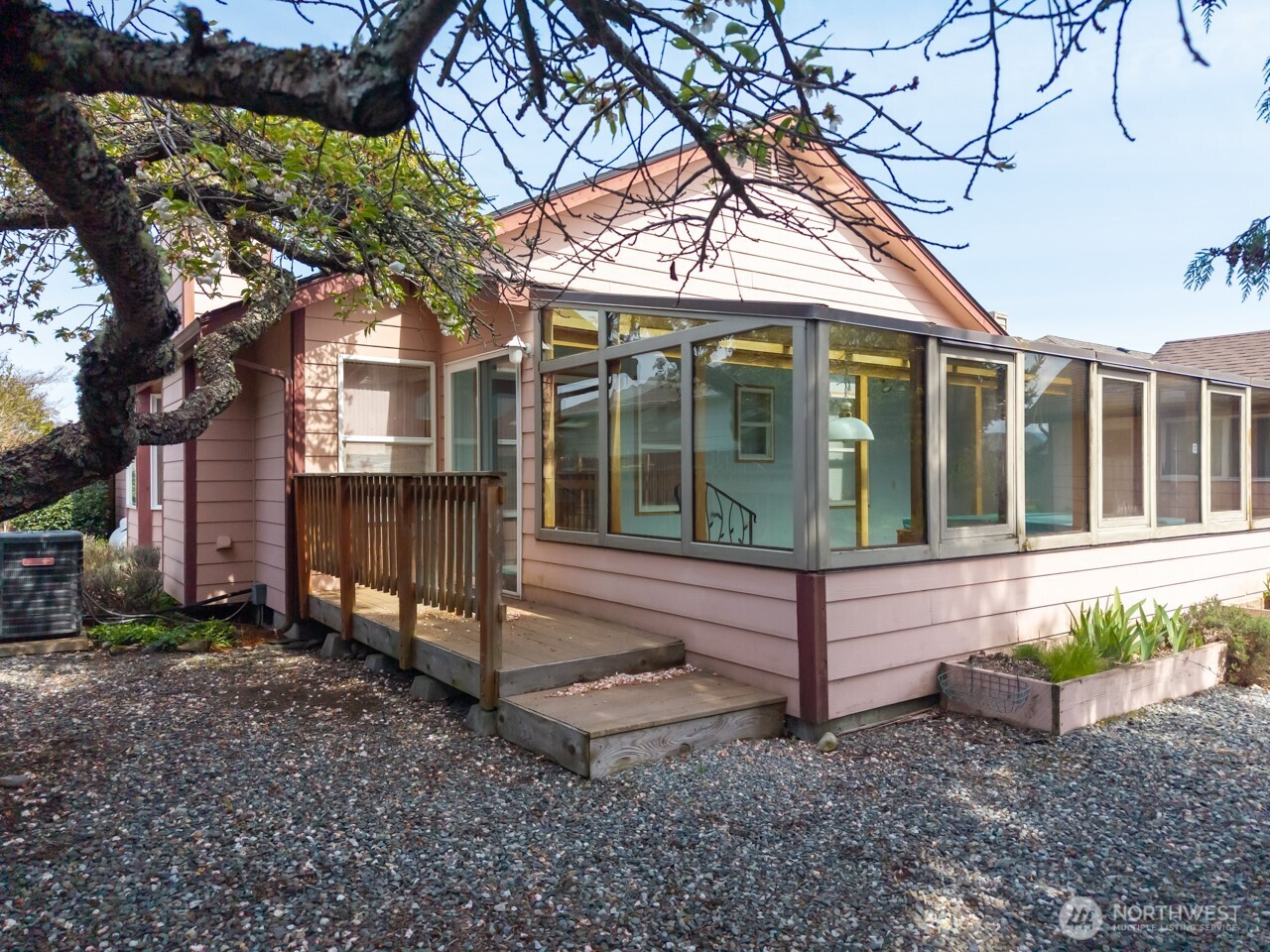 861 E Spruce