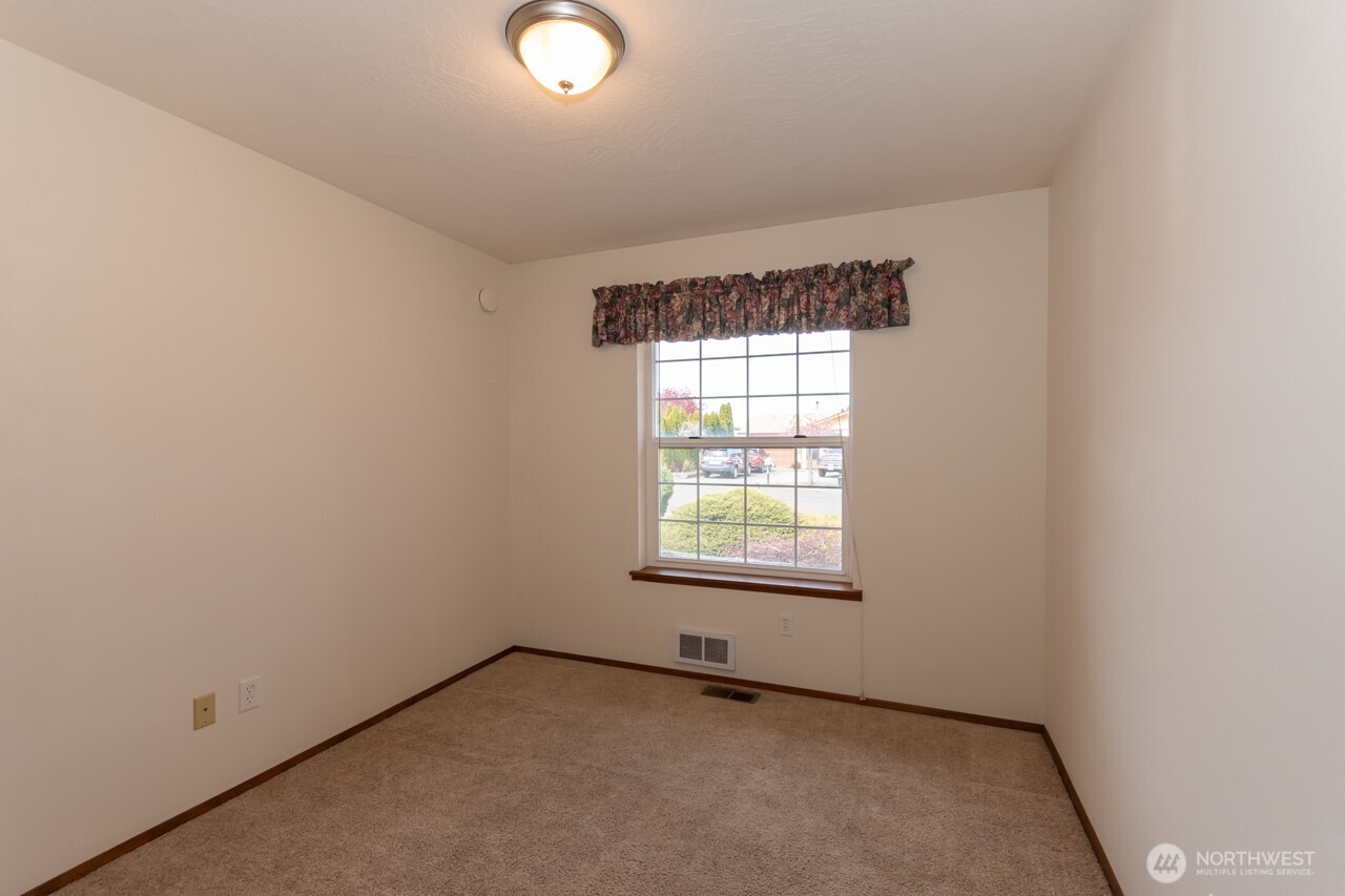 861 E Spruce