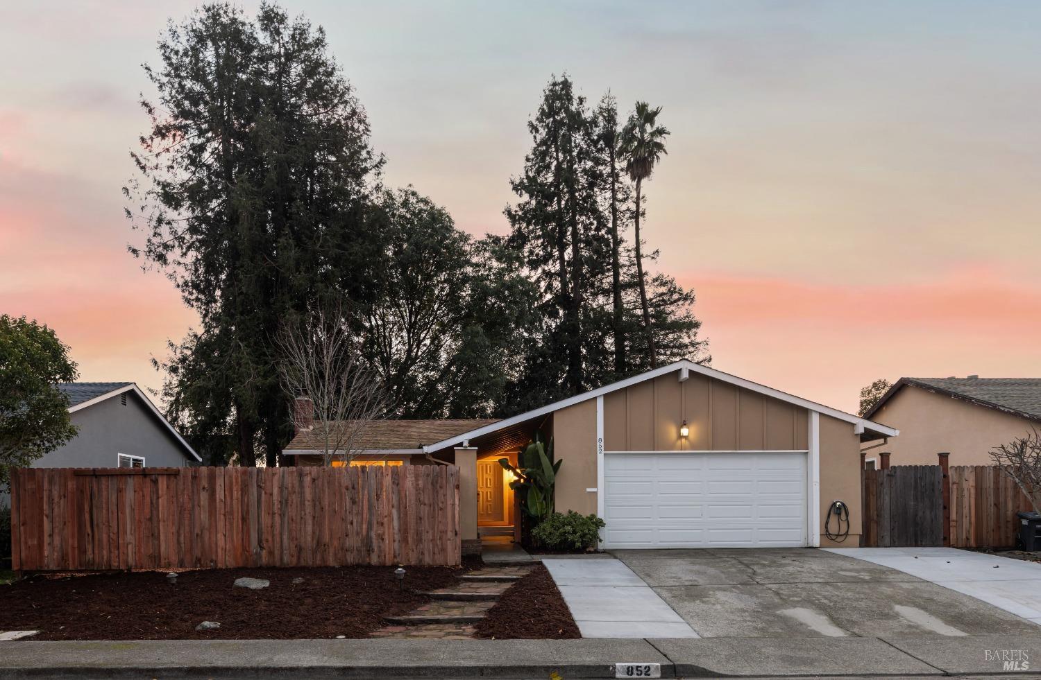 852 Grouse Ln