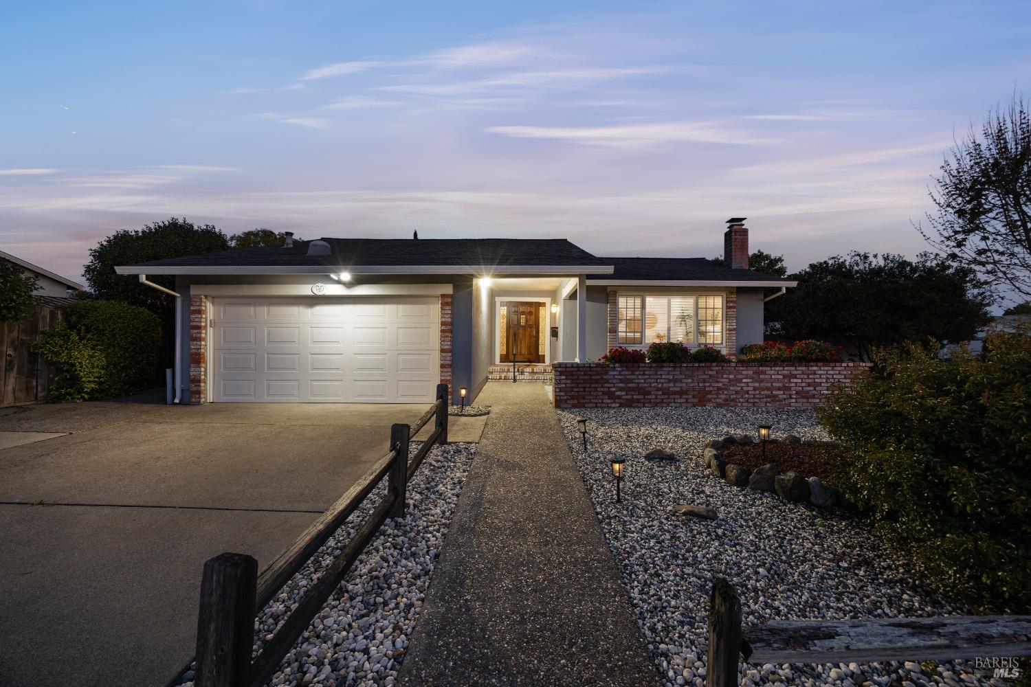 1412 Ivy Ln