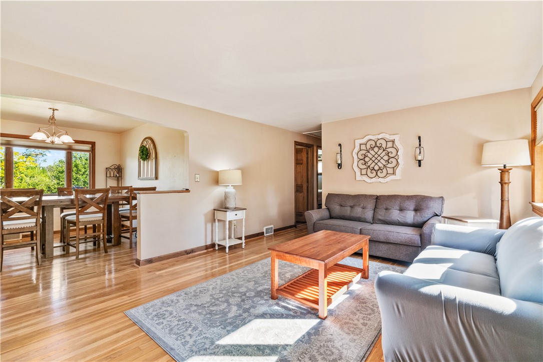 306 Knollview Drive