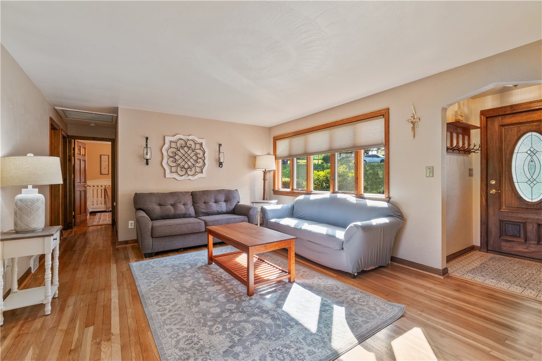 306 Knollview Drive