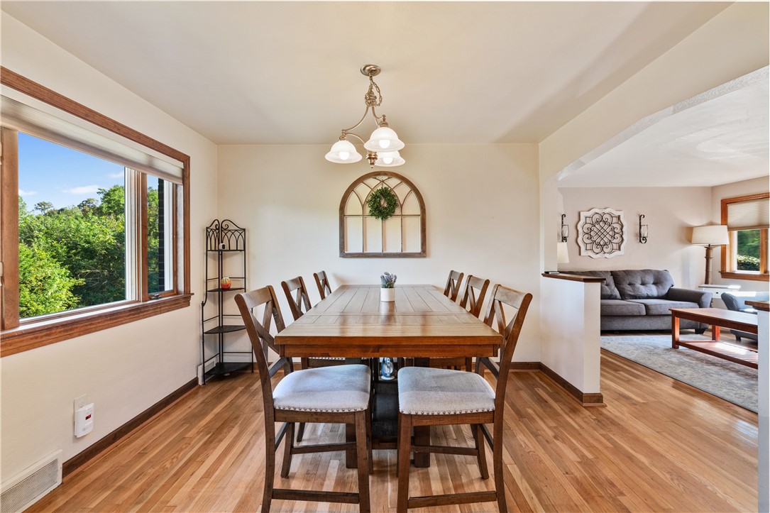 306 Knollview Drive