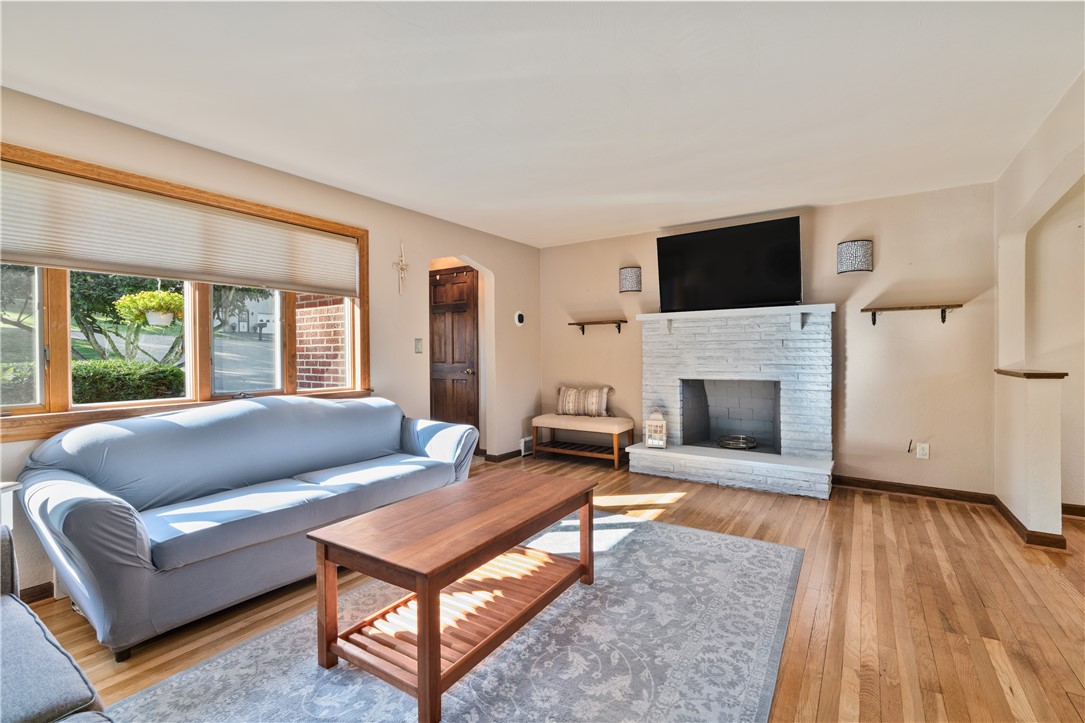 306 Knollview Drive