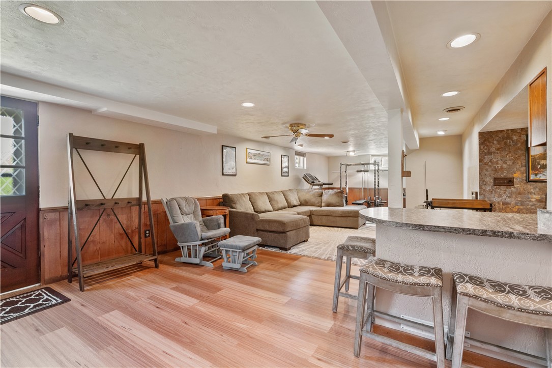 306 Knollview Drive
