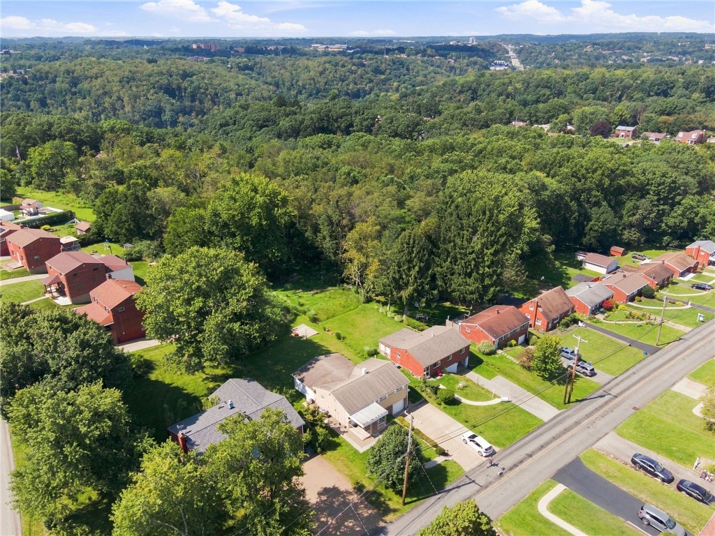 718 Illini Drive