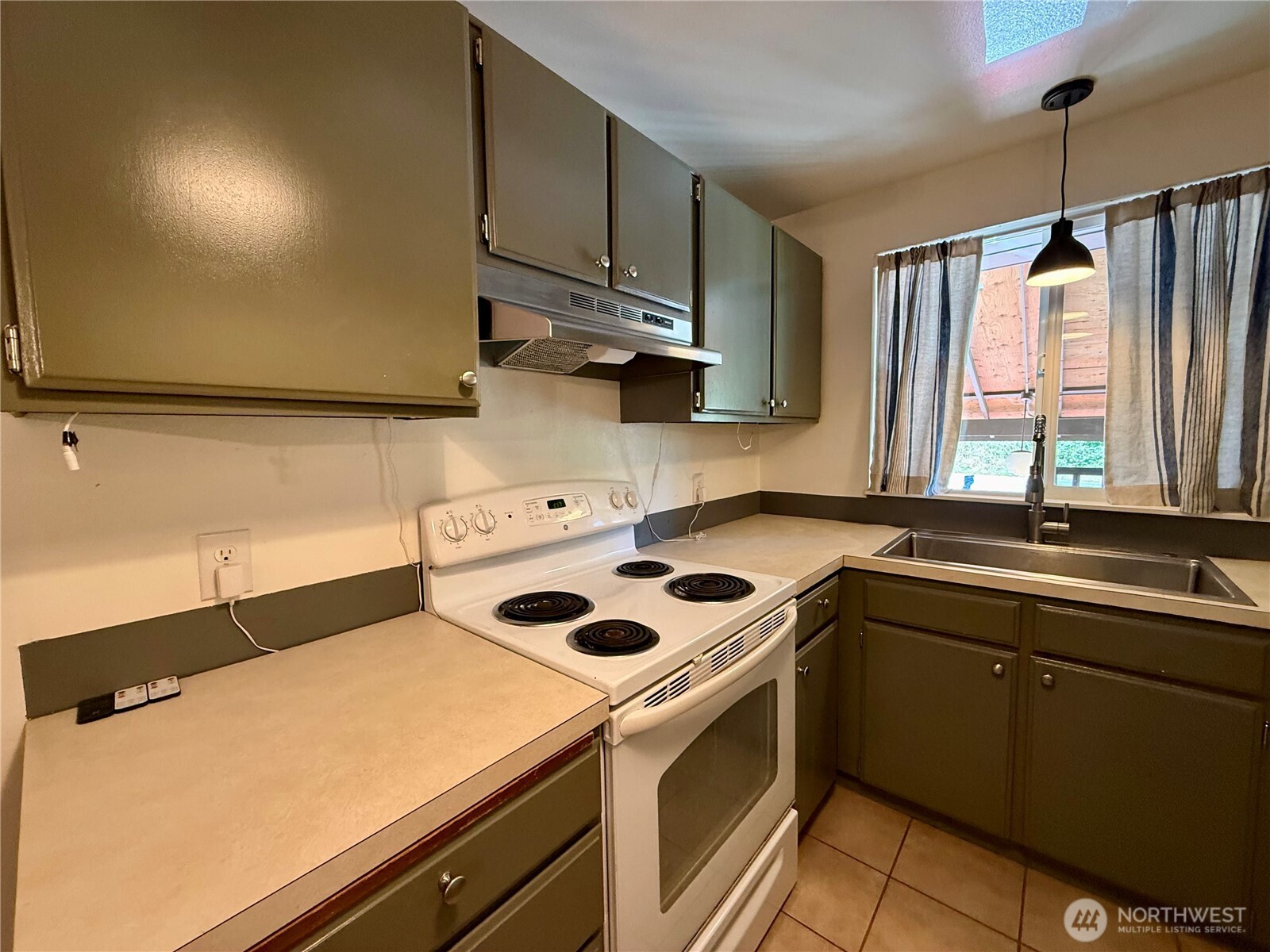 178 Lover's Lane Unit: A202