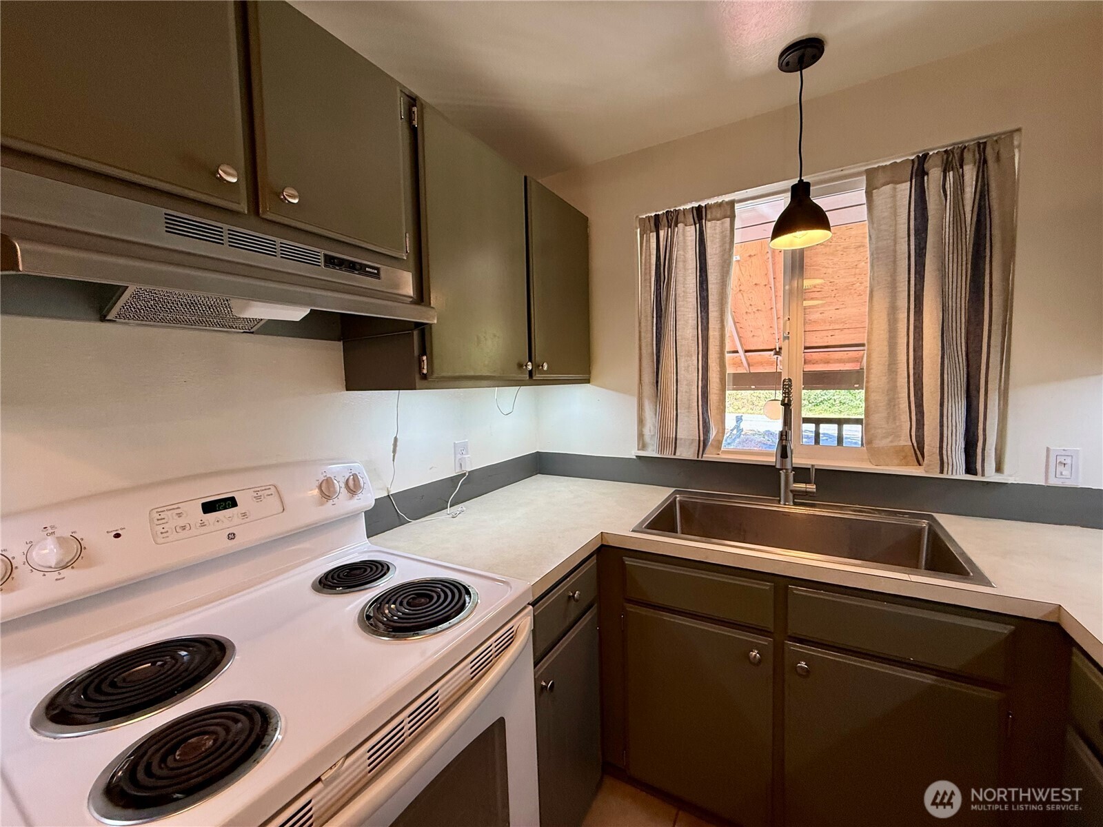 178 Lover's Lane Unit: A202