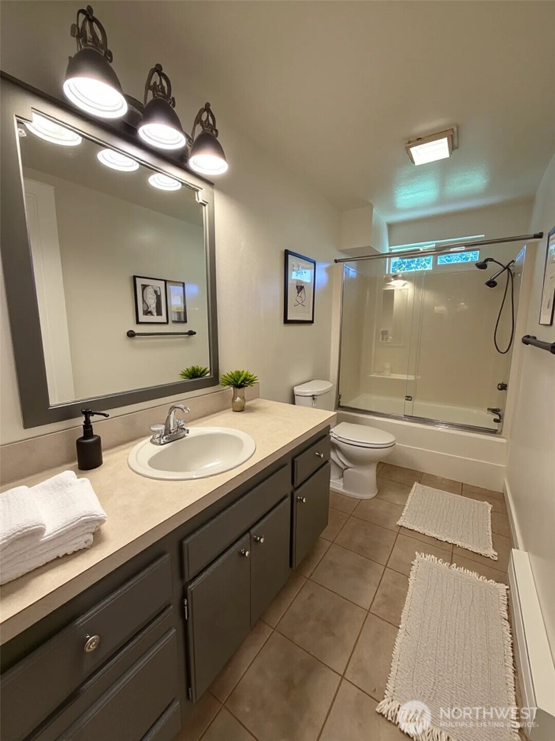 178 Lover's Lane Unit: A202