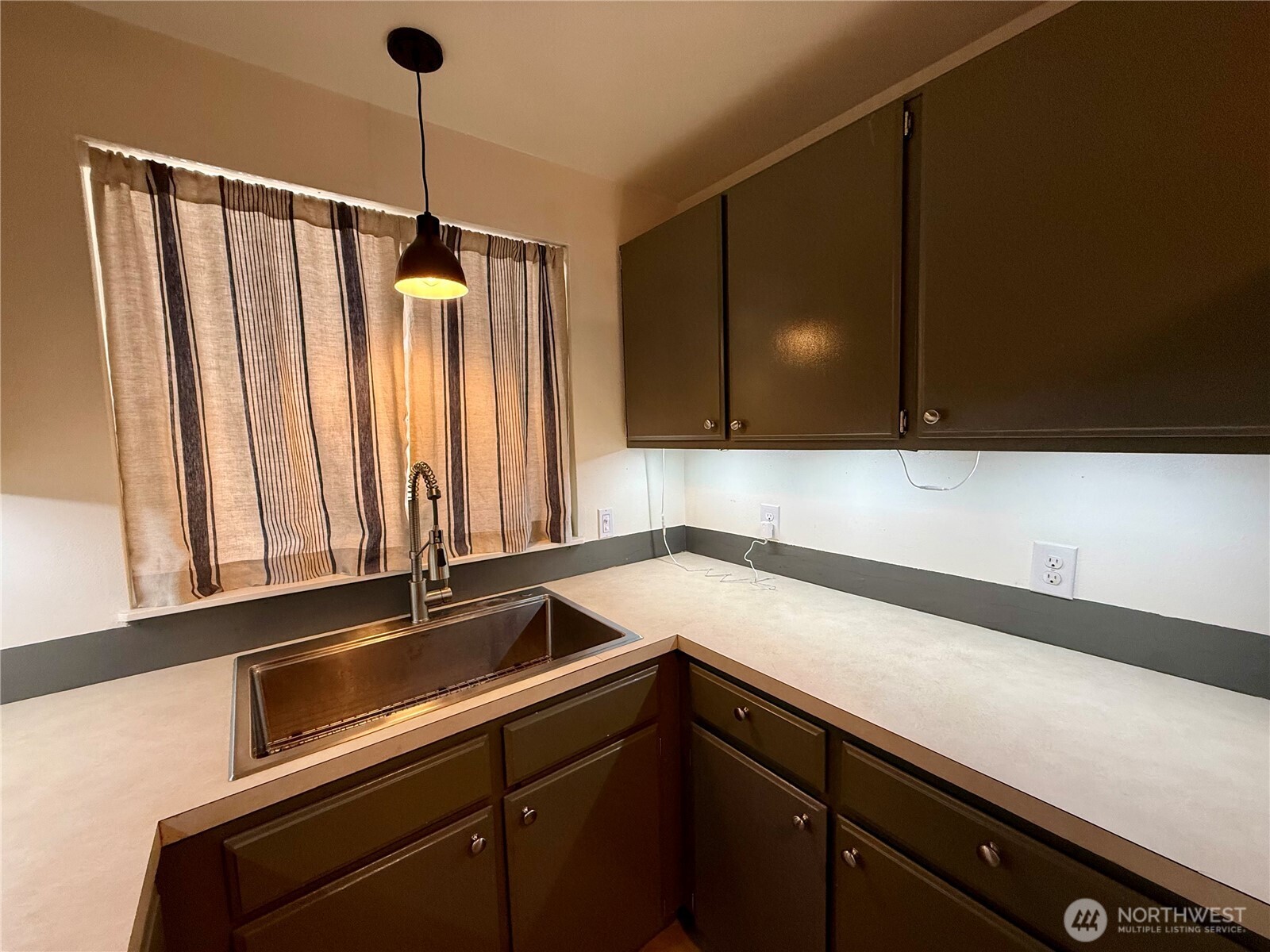 178 Lover's Lane Unit: A202
