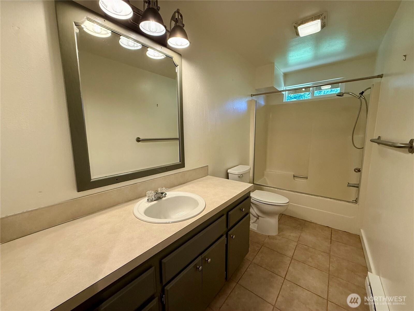 178 Lover's Lane Unit: A202
