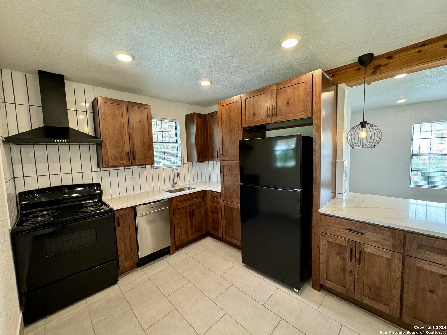 704 FAIR AVE 200