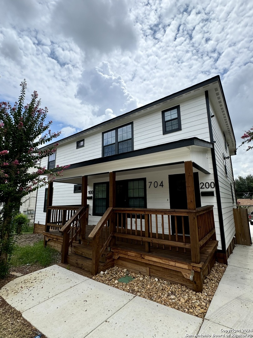 704 FAIR AVE 200