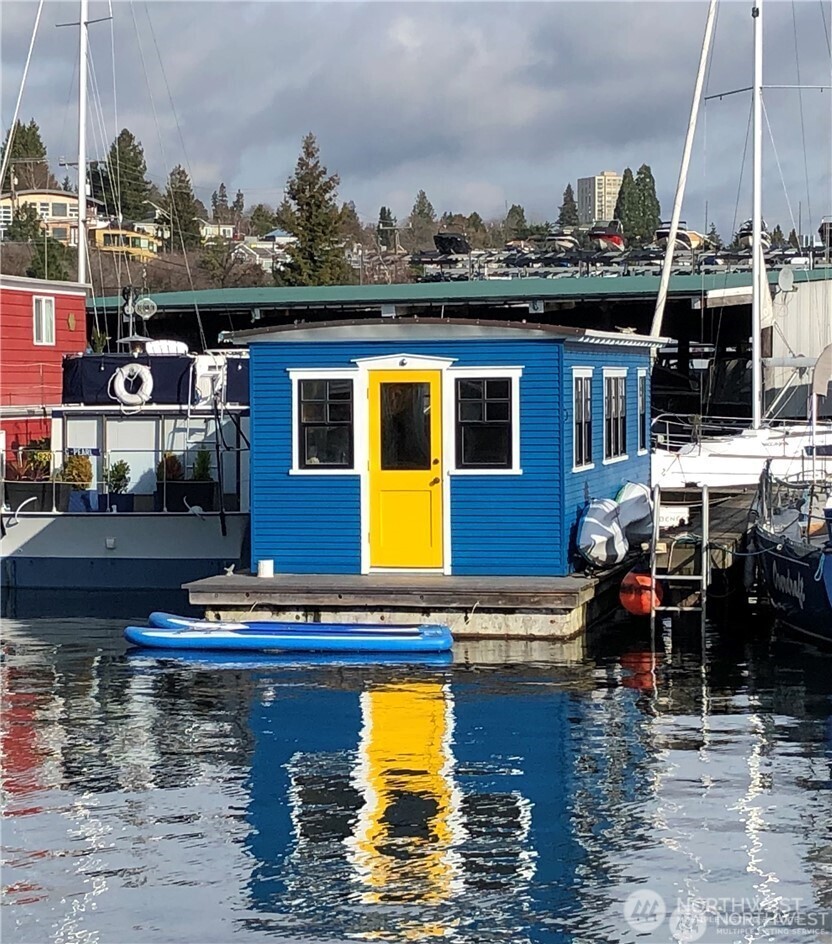 2401 N Northlake Way Unit: E7