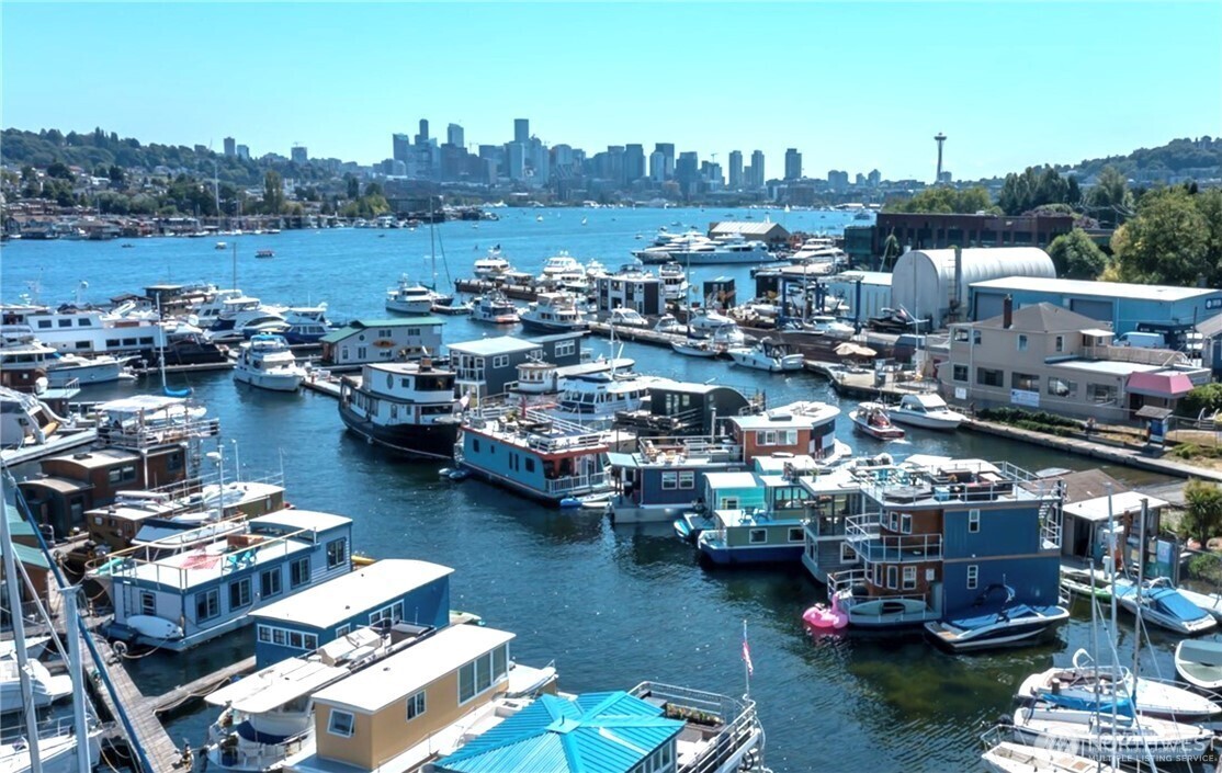 2401 N Northlake Way Unit: E7