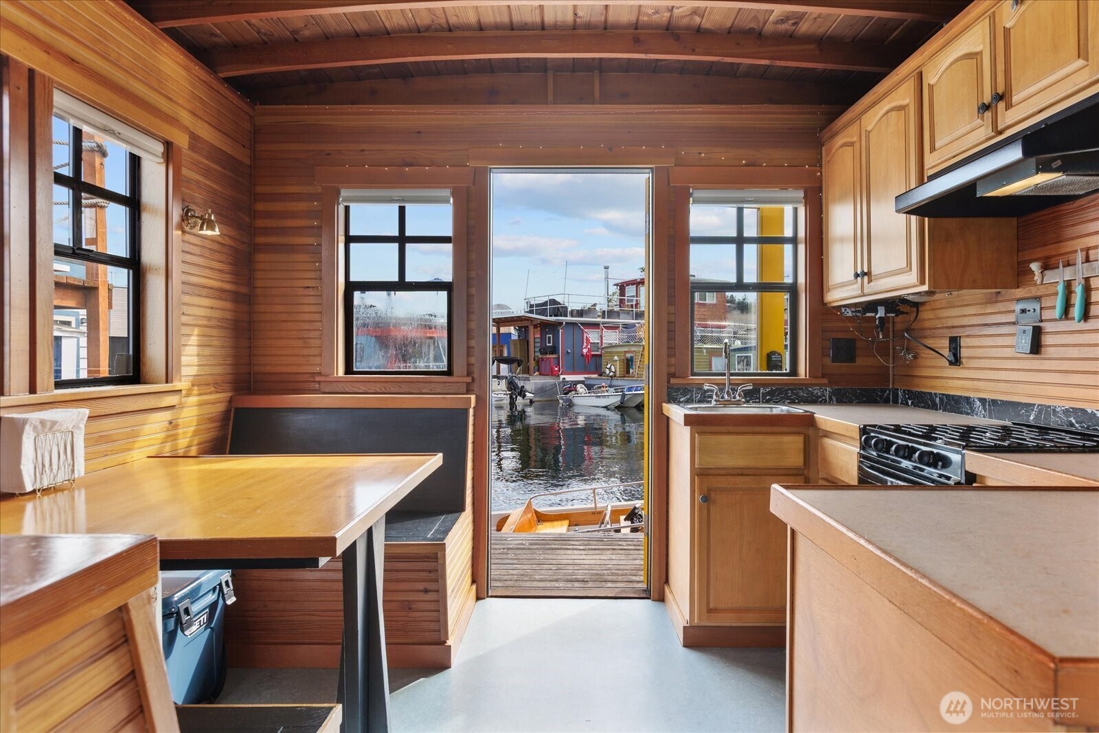 2401 N Northlake Way Unit: E7