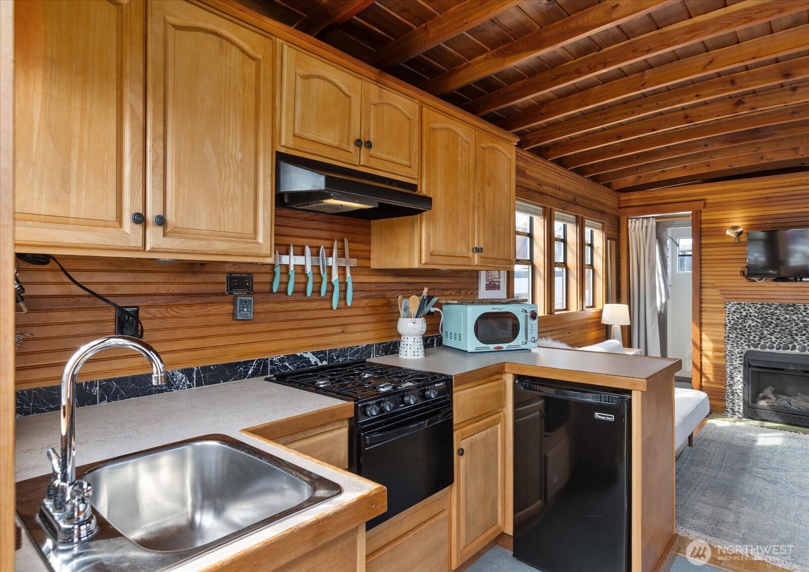 2401 N Northlake Way Unit: E7