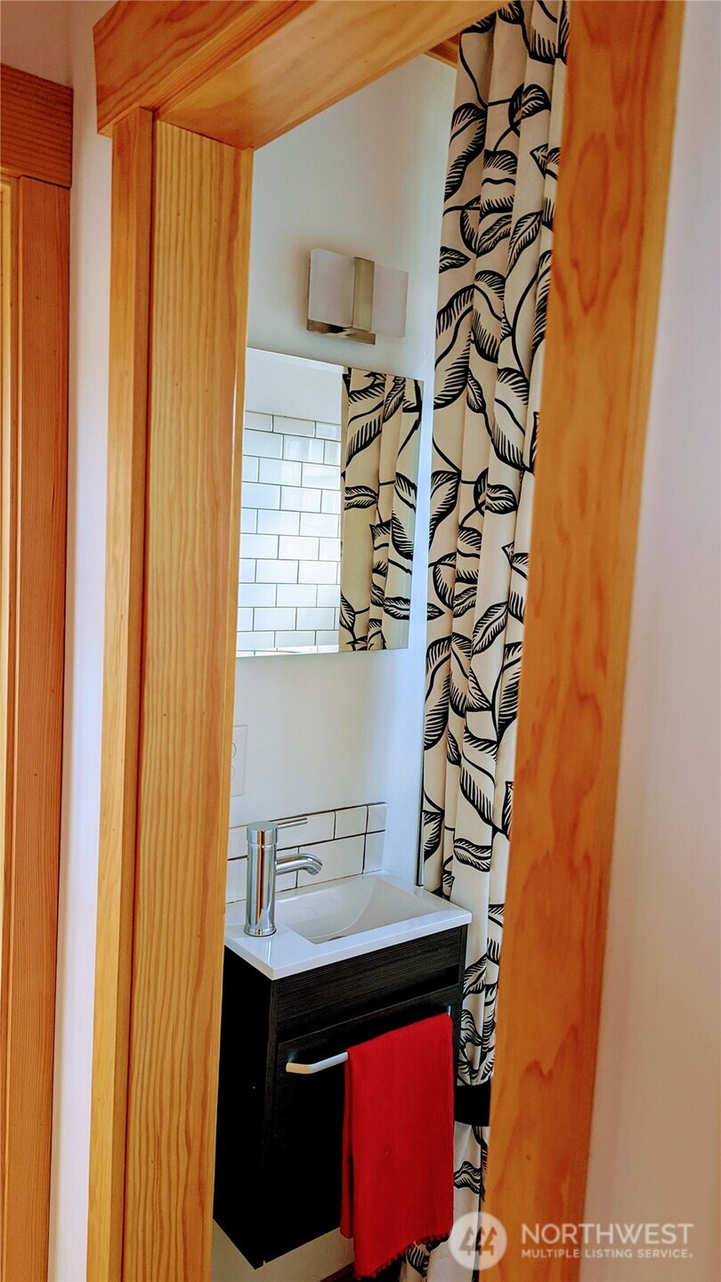 2040 Westlake Avenue N Unit: 17