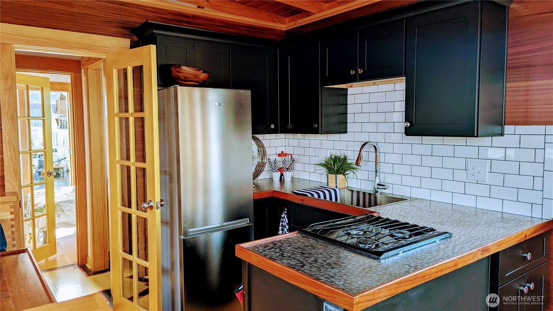 2040 Westlake Avenue N Unit: 17