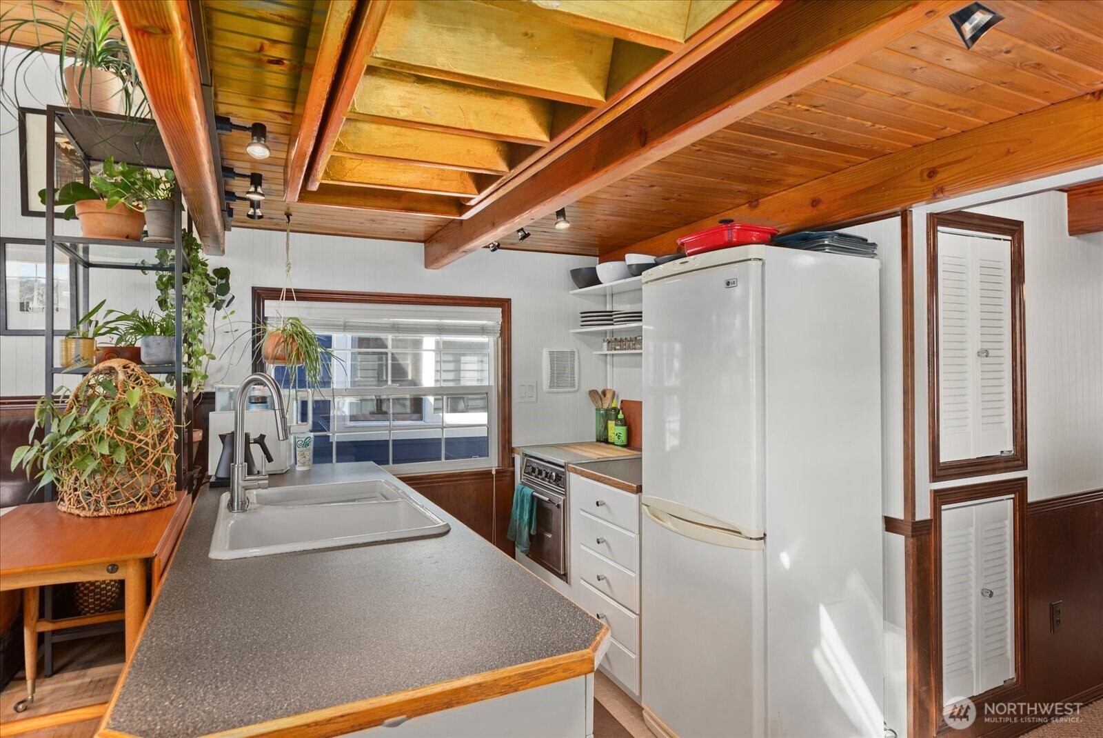 1900 Westlake Avenue N Unit: B11