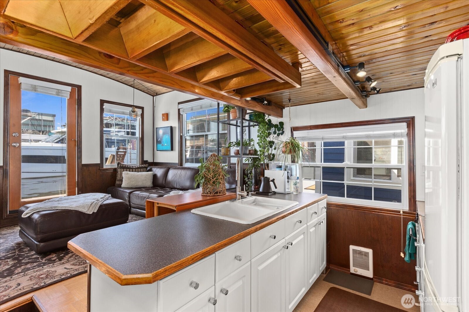 1900 Westlake Avenue N Unit: B11