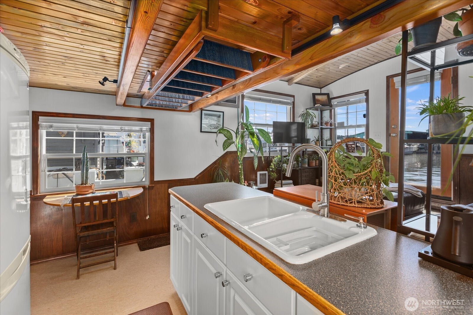 1900 Westlake Avenue N Unit: B11