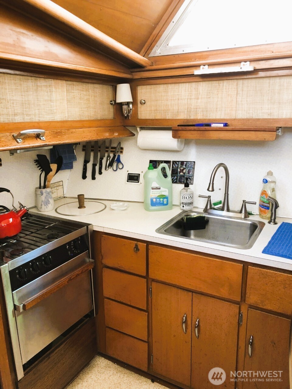 2040 Westlake Avenue N Unit: 10