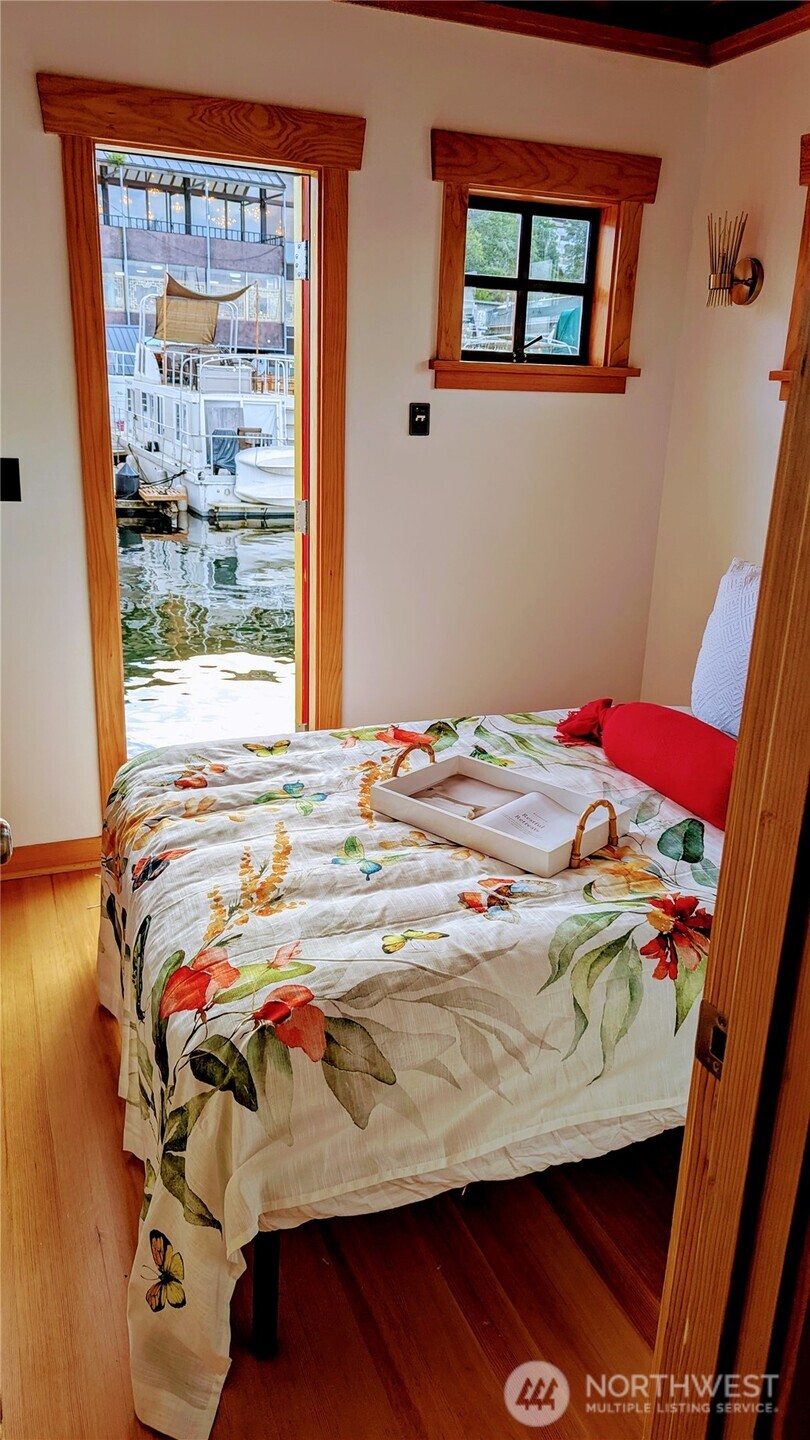 2040 Westlake Avenue N Unit: 17