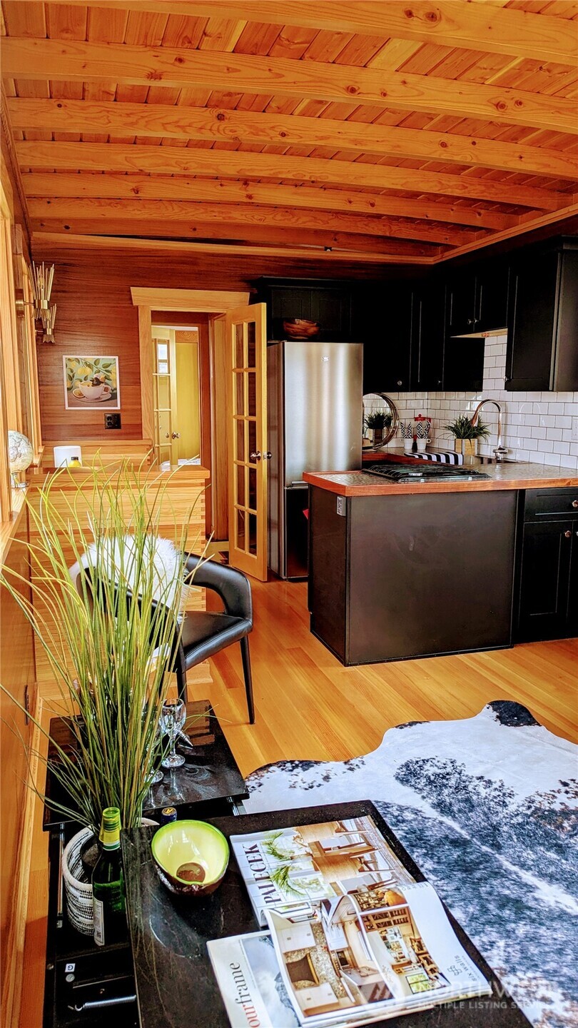 2040 Westlake Avenue N Unit: 17