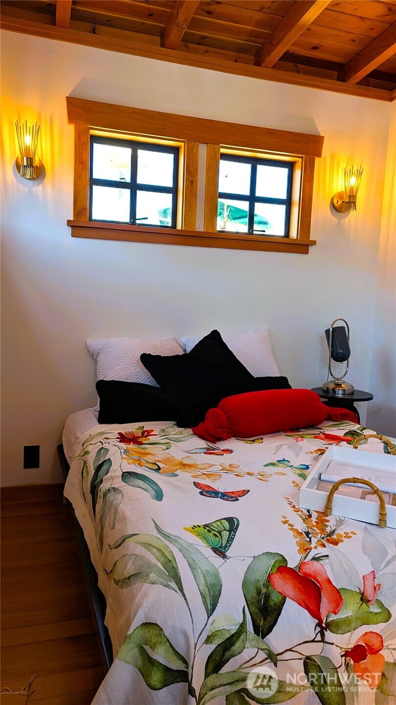 2040 Westlake Avenue N Unit: 17