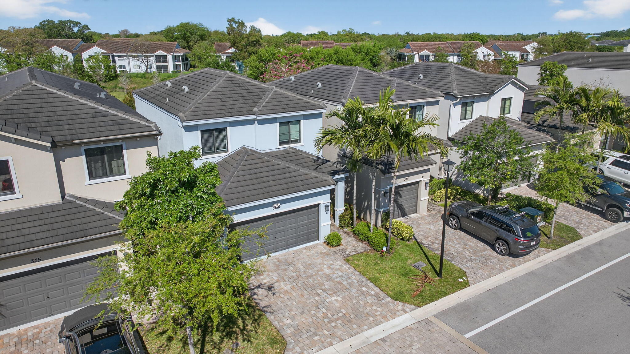 325 NW 33rd Lane