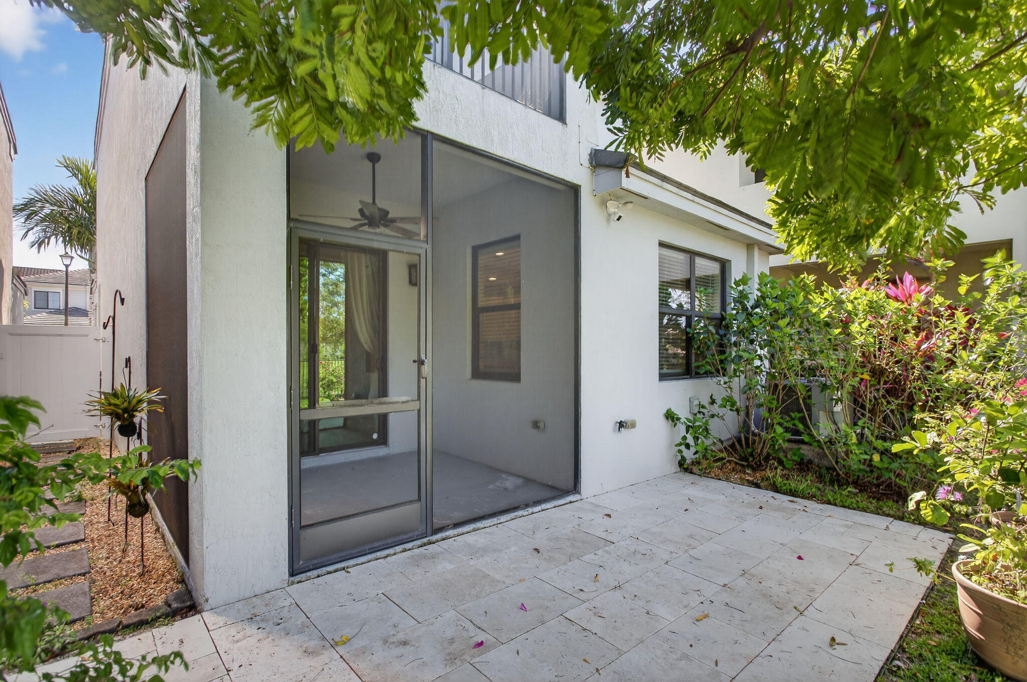 325 NW 33rd Lane