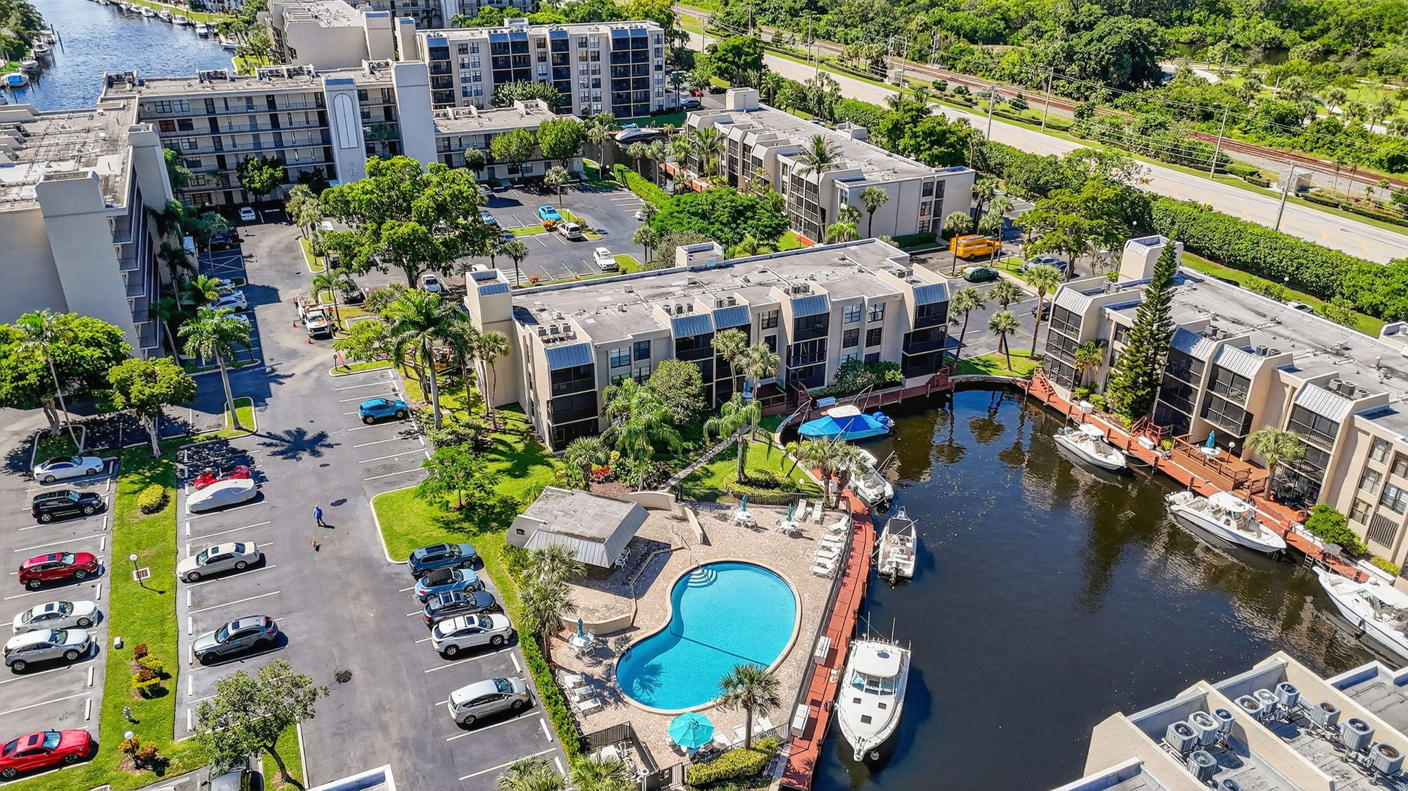 11 ROYAL PALM Way 3040