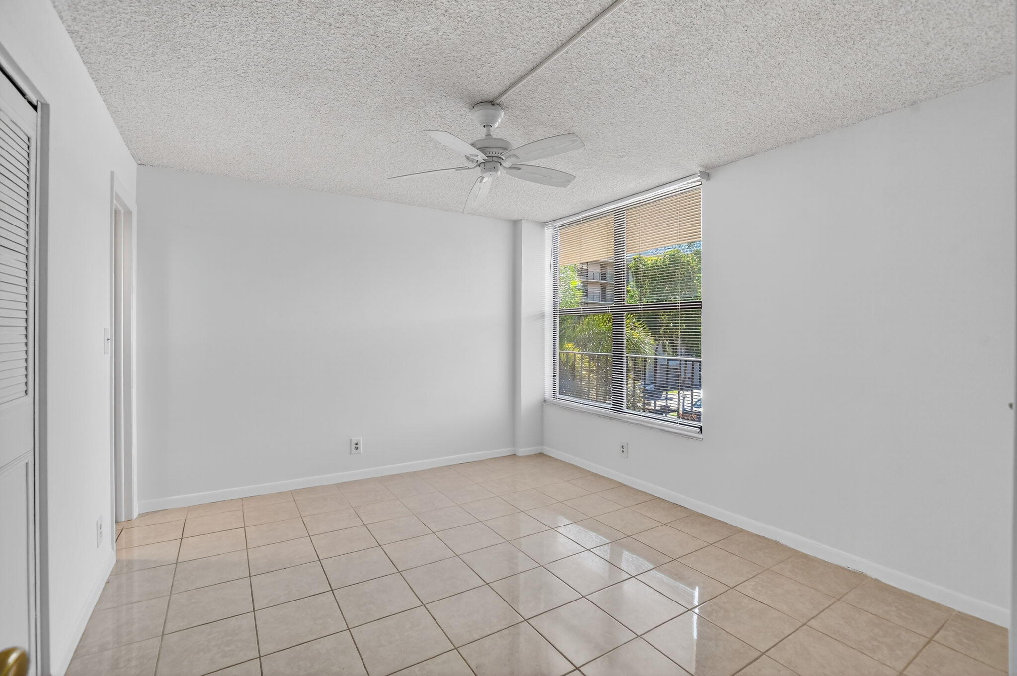 11 ROYAL PALM Way 3040