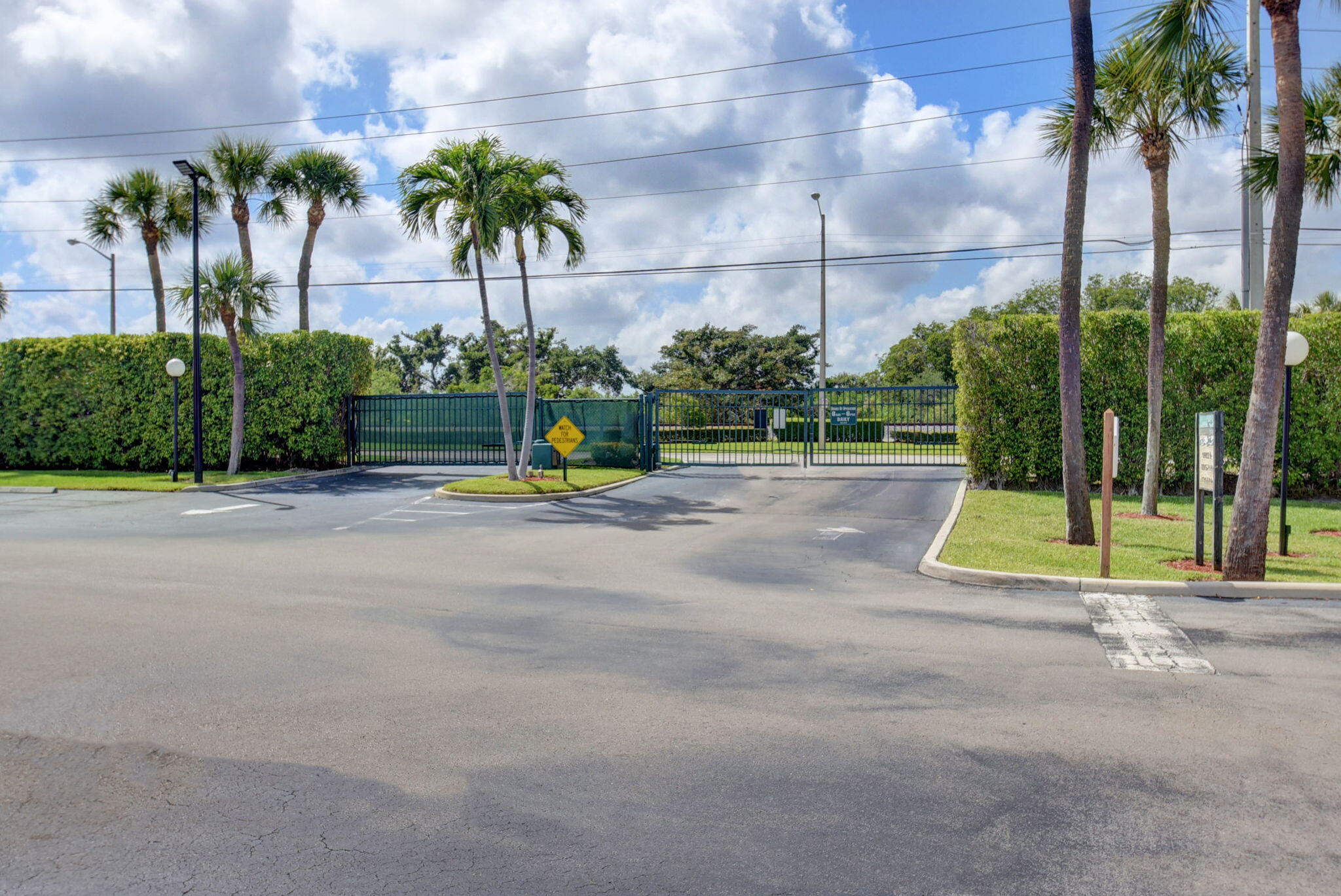 11 ROYAL PALM Way 3040