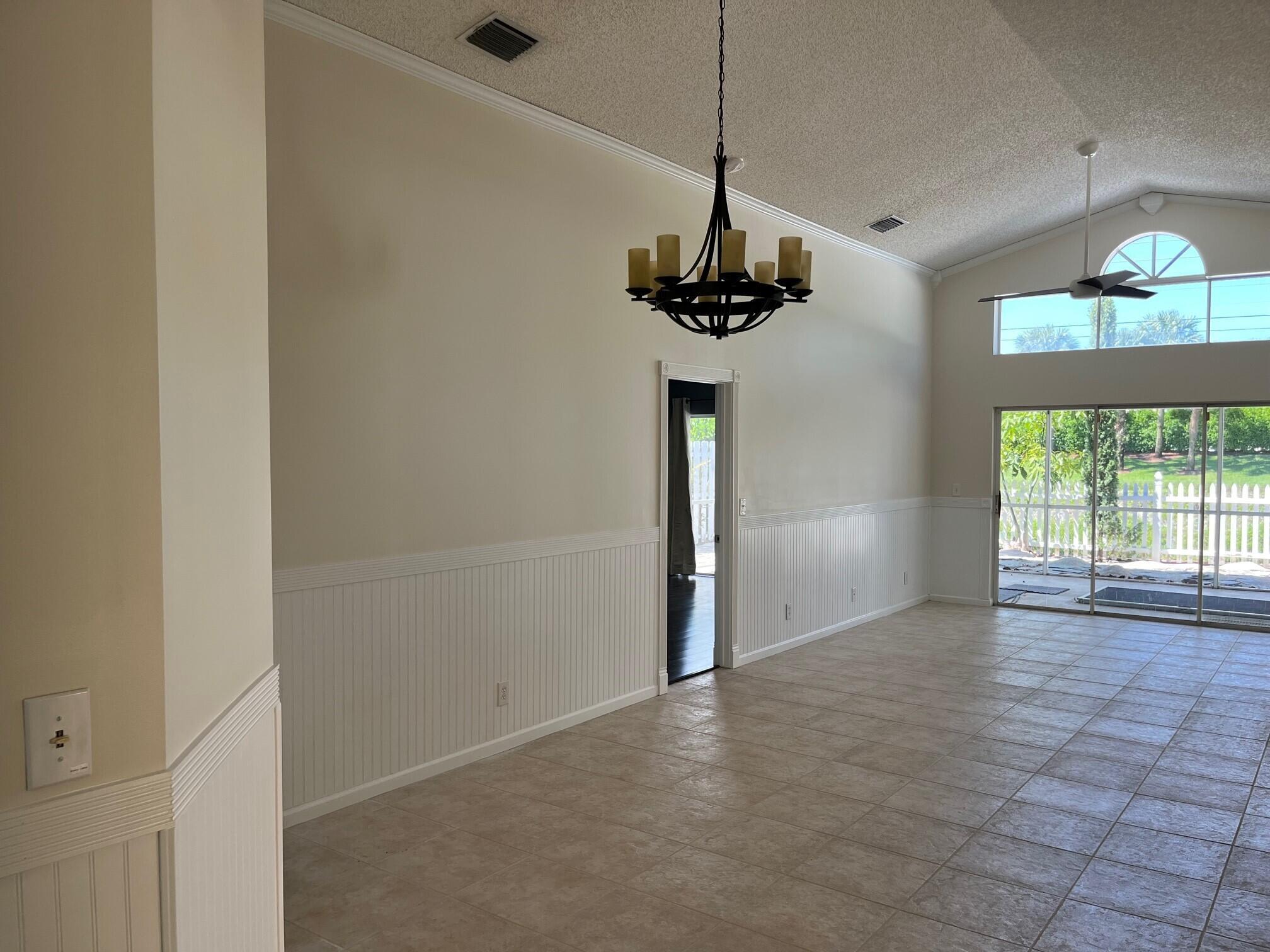 1351 Fairfax Circle E
