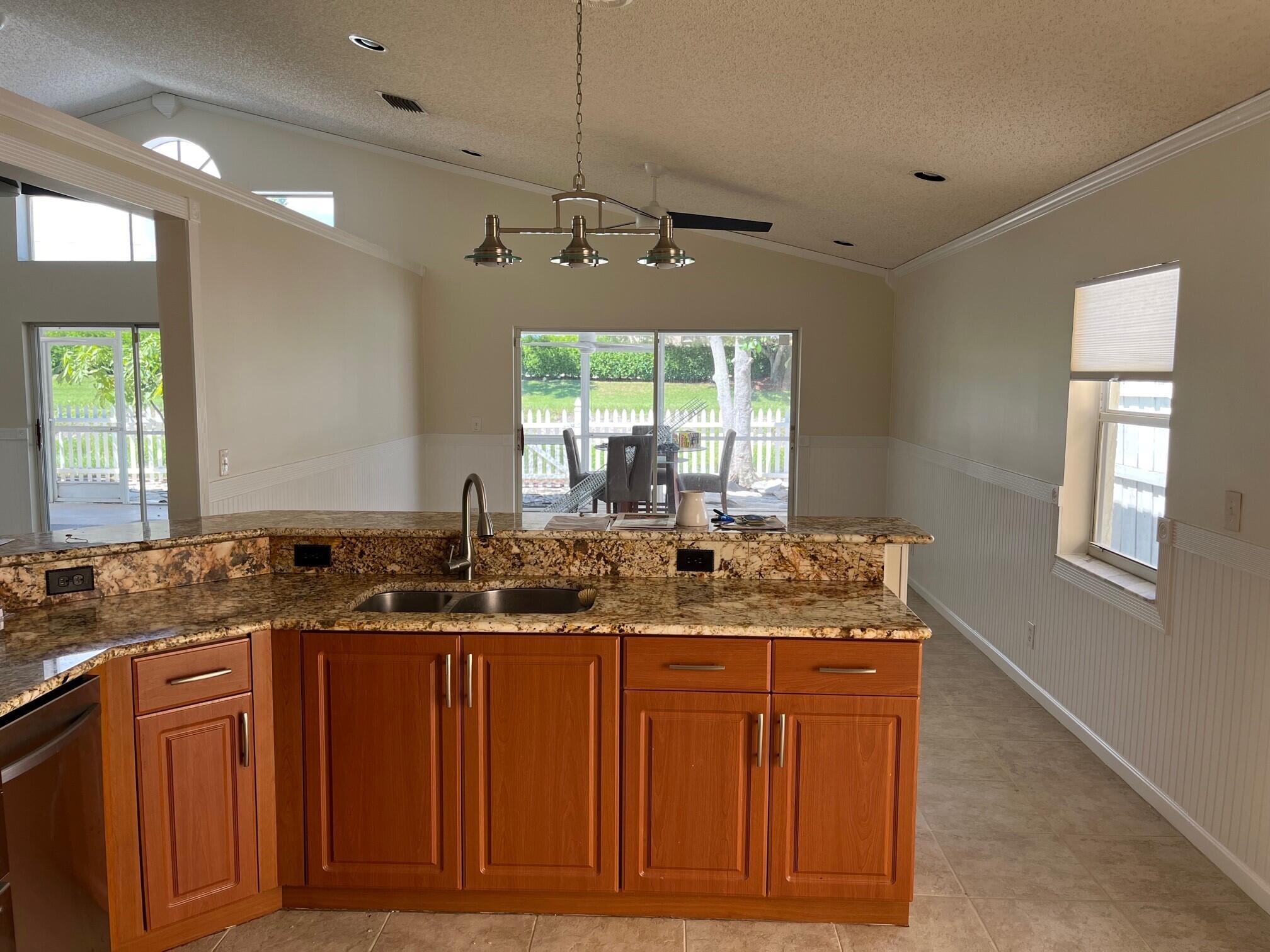 1351 Fairfax Circle E
