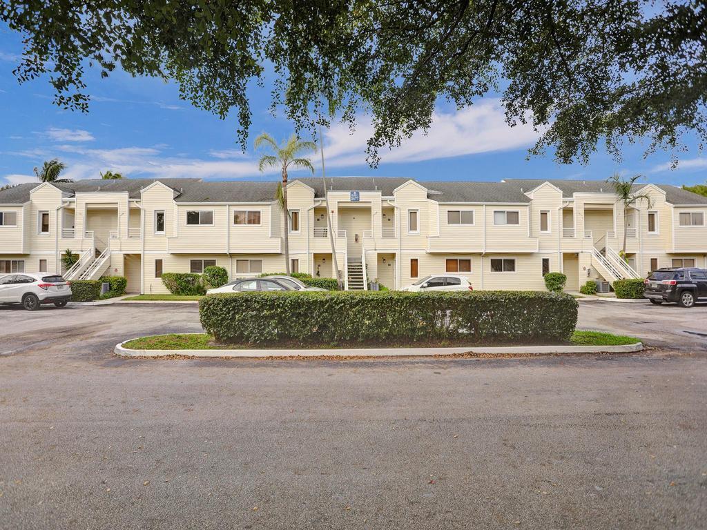 3477 NW 44th Street 202