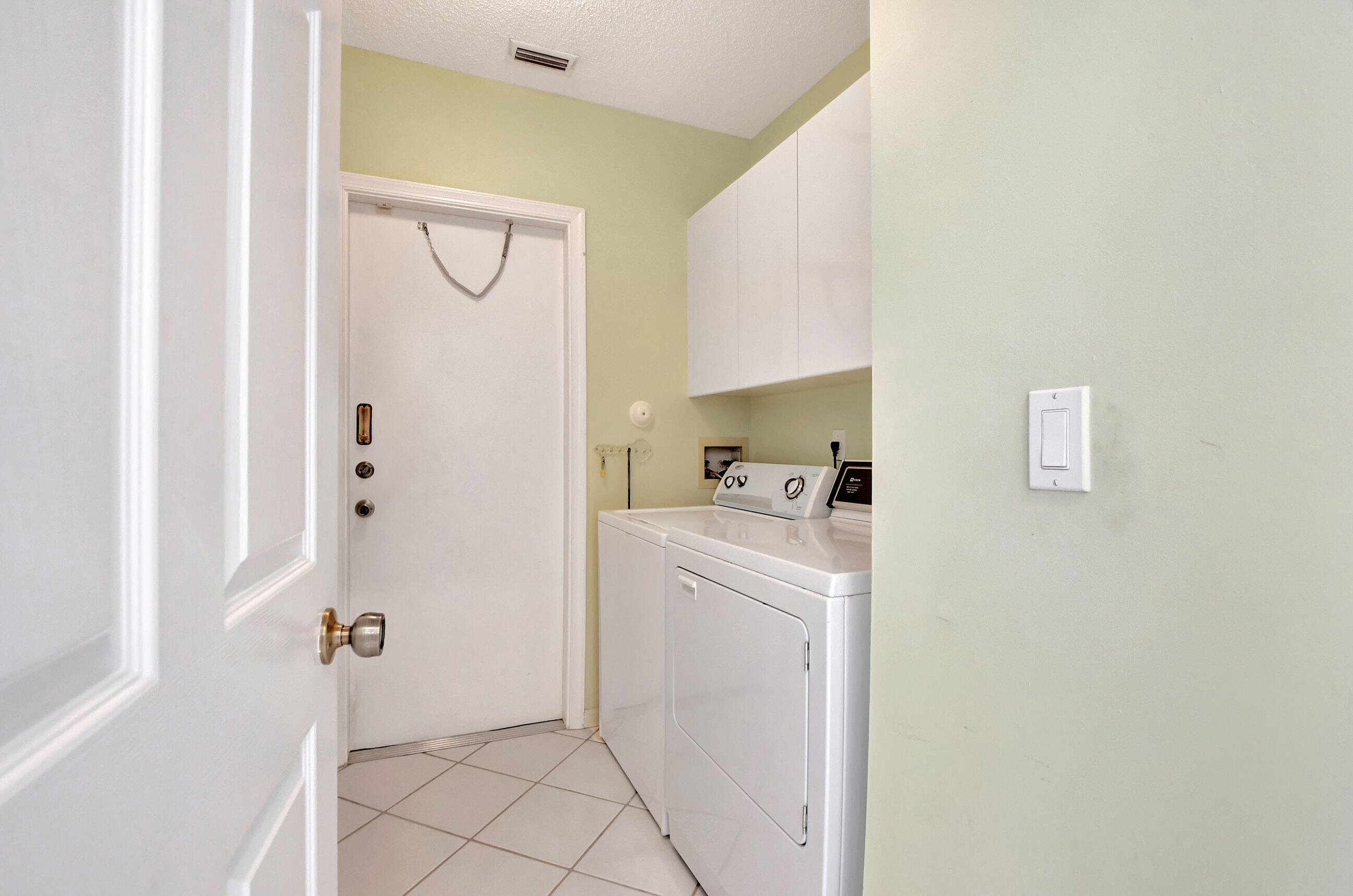 7869 Travlers Tree Drive