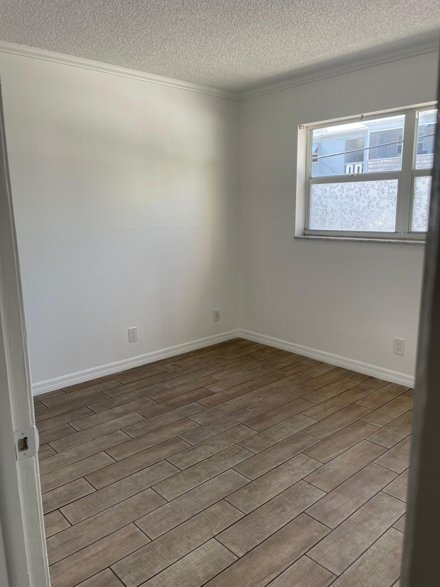 305 E Ocean Avenue 106